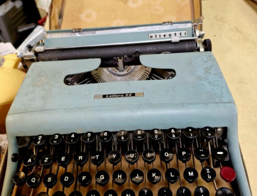 Machine à écrire Olivetti Lettera 22