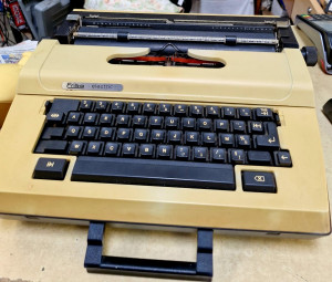 Machine à écrire électrique ERIKA Électric