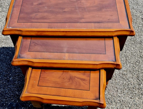 Tables gigognes en merisier