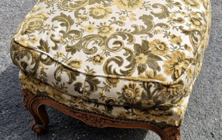 Pouf tapissé de style Louis XV