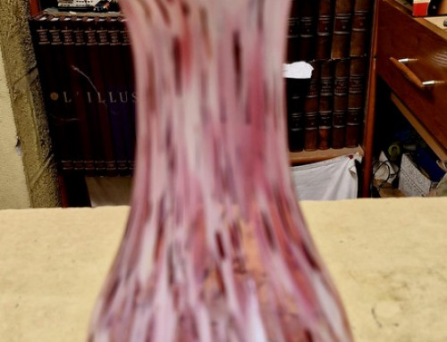 Vase d’art en verre soufflé