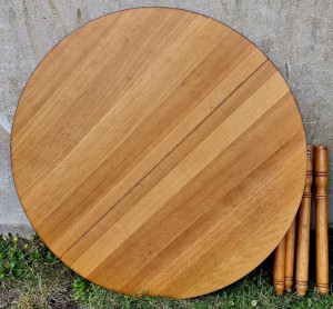 Table ronde en mélaminé