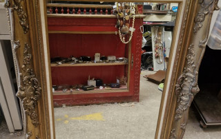 Grand miroir contour doré