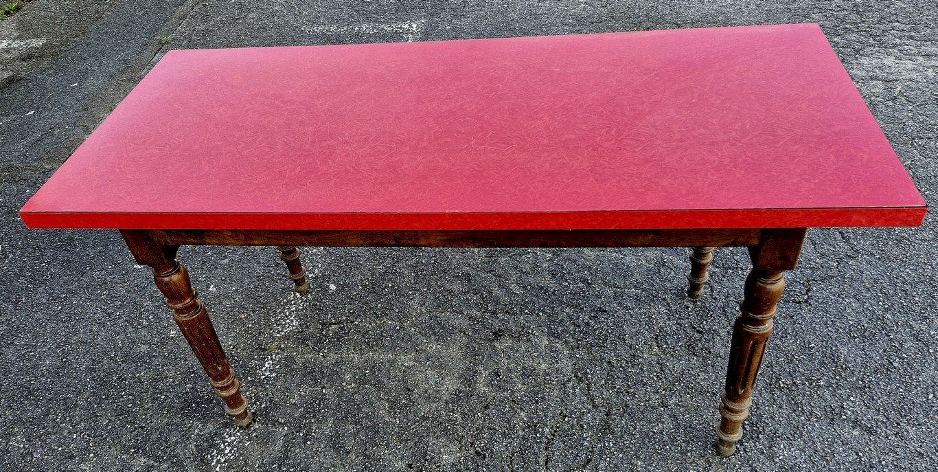 Table bistrot formica rouge et pieds en chêne