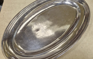 Plat de service en métal argenté