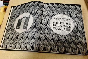 Livre Histoire de' l'Armée française par le Général WEYGAND