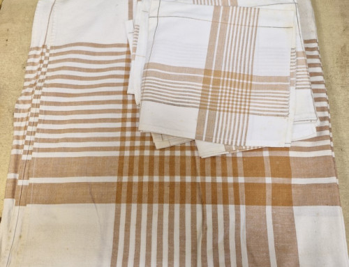 Grande nappe vintage avec serviettes