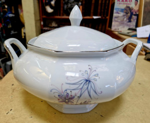 Soupière signée "LE MAO"