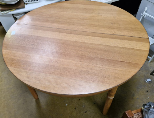 Table ronde en mélaminé