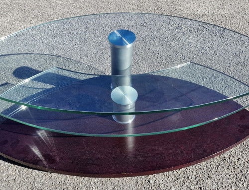 Tablette moderne en verre sur roulettes