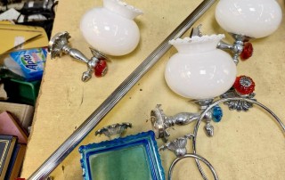 Set accessoires de salle de bain vintages en métal et verre