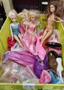 Lot Barbie et divers accessoires