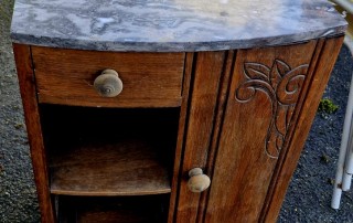 Table de nuit dessus marbre