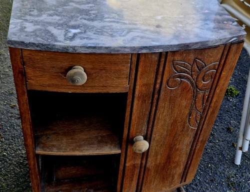 Table de nuit dessus marbre