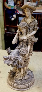 Statuette en résine de couple