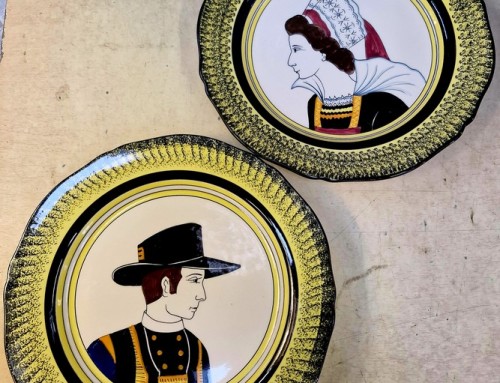 Assiette Henriot costume