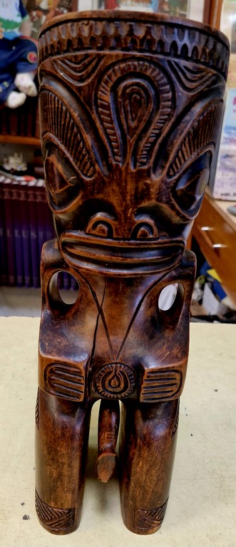 Statue tahitienne en bois exotique