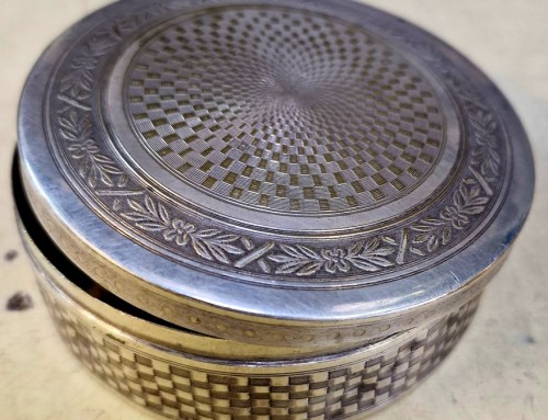 Boite art déco en métal argenté