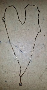 Chainette avec pendentif plaqués or