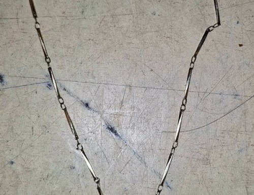 Chainette avec pendentif plaqués or