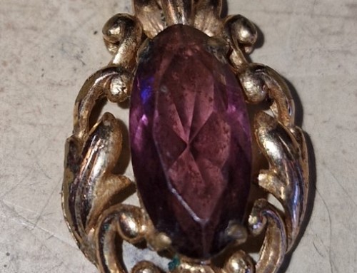 Pendentif plaqué or et pierre d&rsquo;Améthyste