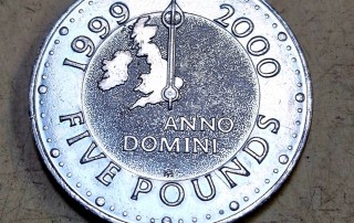 Pièce de "Five Pounds" anglaise émise pour le changement de millénaire