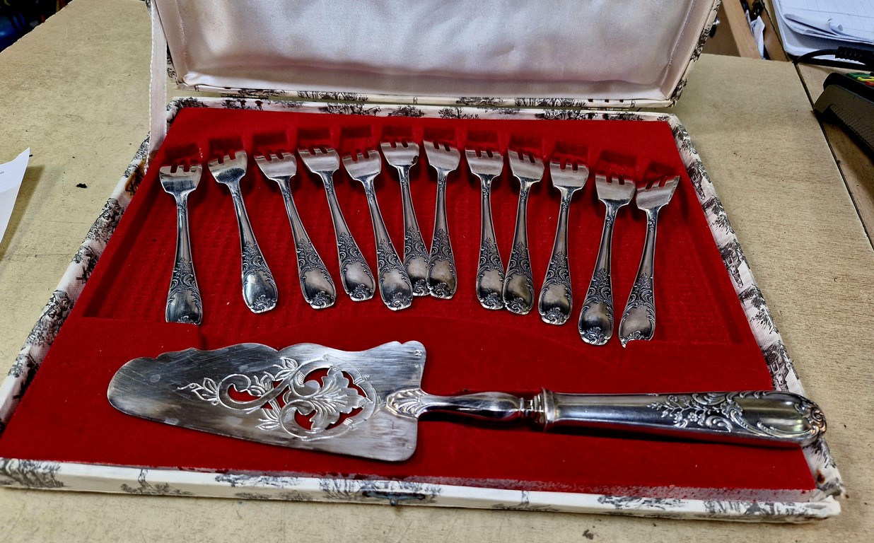 Couverts à gâteaux en métal argenté