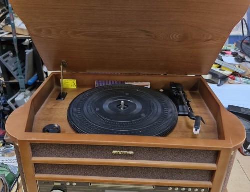 Combiné Platine disque/CD/USB/RADIO/K7  marque Auna