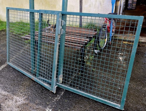 Portail métallique double vantaux