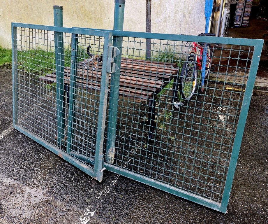 Portail métallique double vantaux