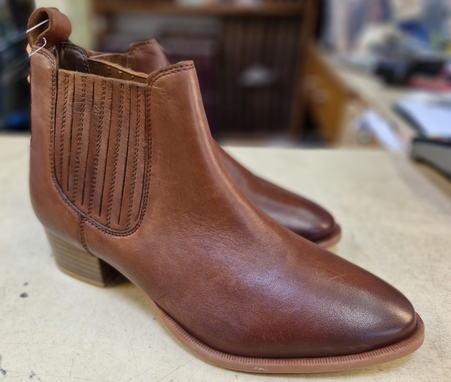 Bottines neuves en cuir T40