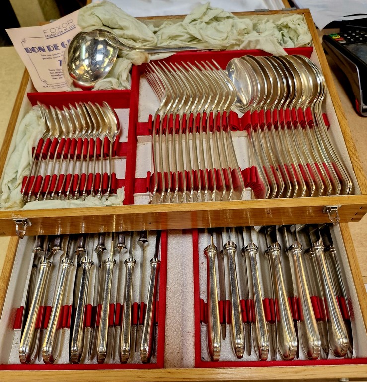 Ménagère en métal argenté 62 pièces