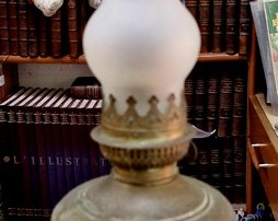 Lampe à pétrole en cuivre