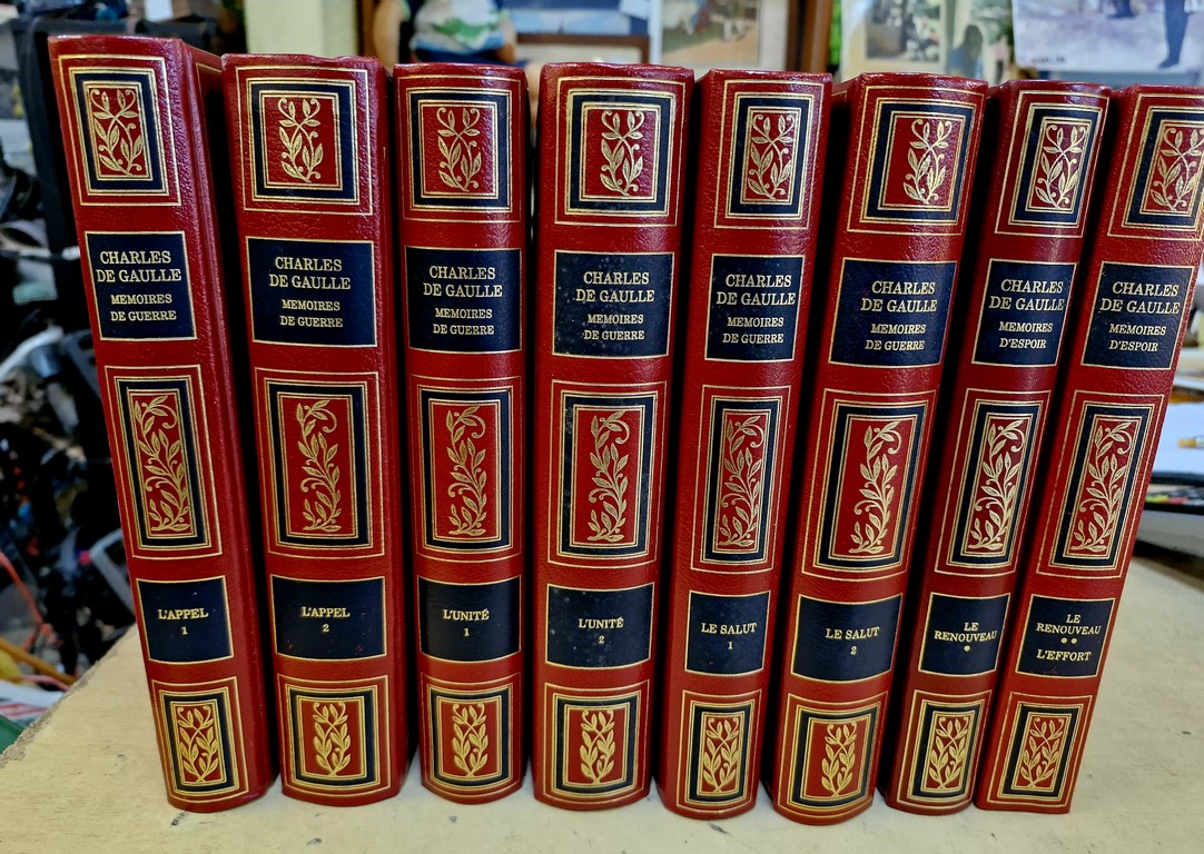 Livres Mémoires de guerre par Ch. de GAULLE en 8 volumes aux éditions FAMOT