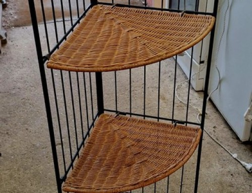 Étagère d&rsquo;angle métal et rotin pliable
