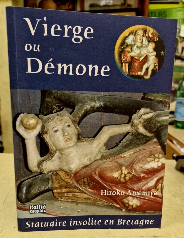 Vierge ou démone statuaire insolite en Bretagne par Hiroko Amemiya