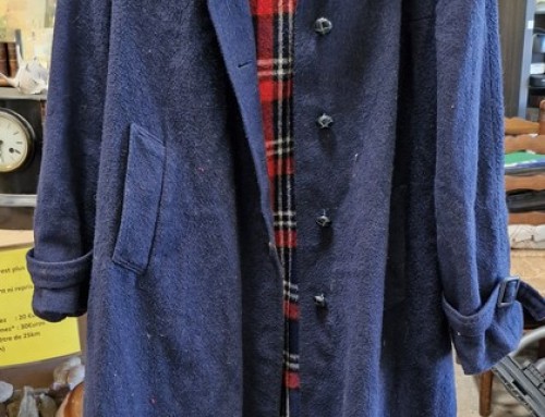 Grand manteau vintage bleu marine en laine