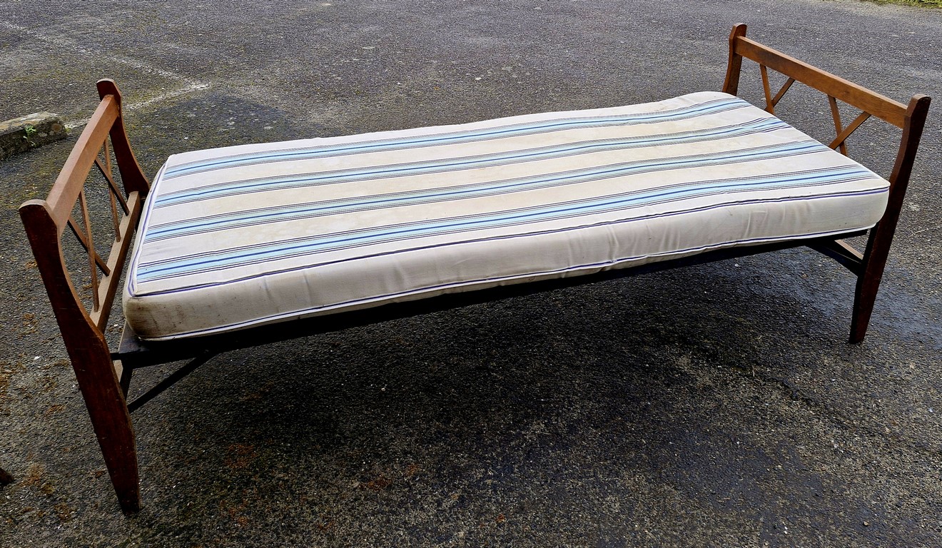 Banquette lit pliant vintage avec son matelas
