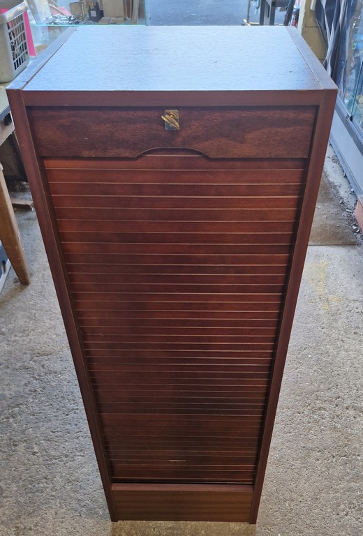 Meuble classeur de bureau à rideau