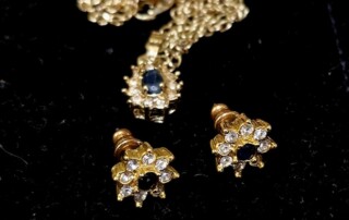 Parure de bijoux : collier avec pendentif+boucles d'oreilles