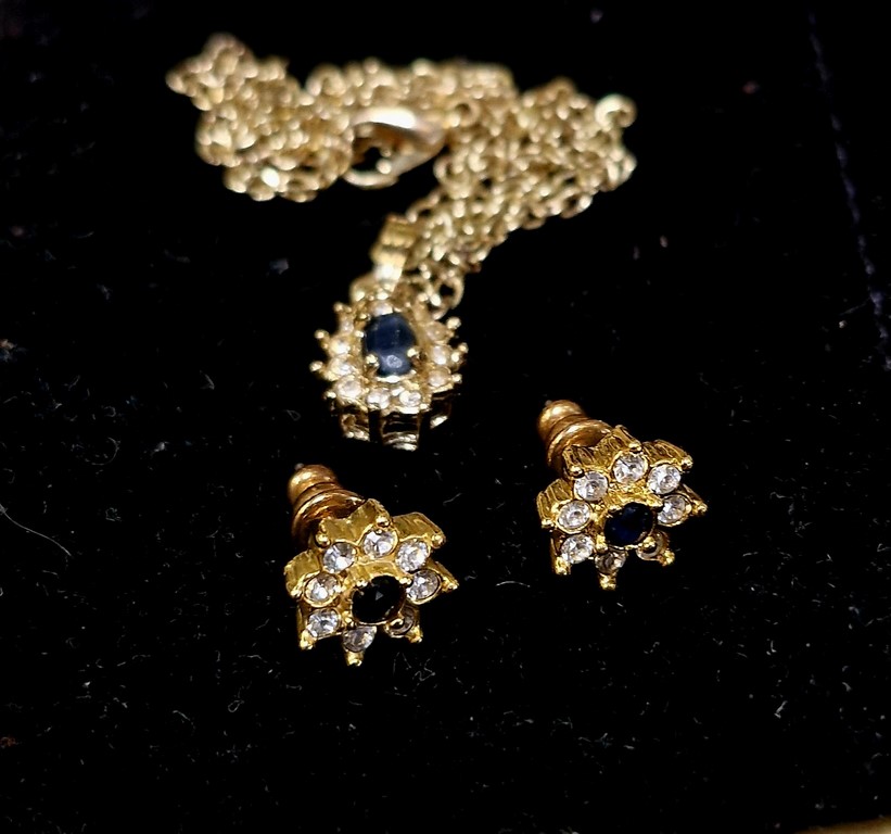 Parure de bijoux : collier avec pendentif+boucles d'oreilles