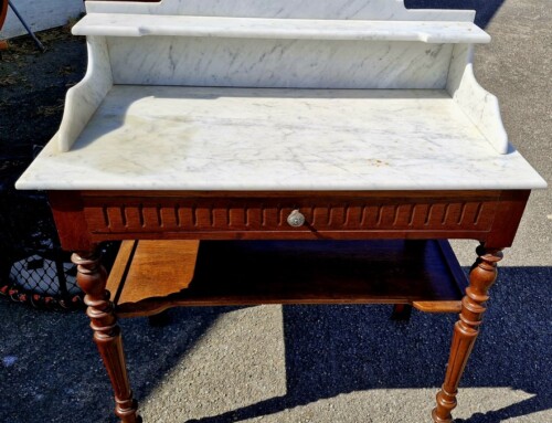 Table de toilette dessus marbre