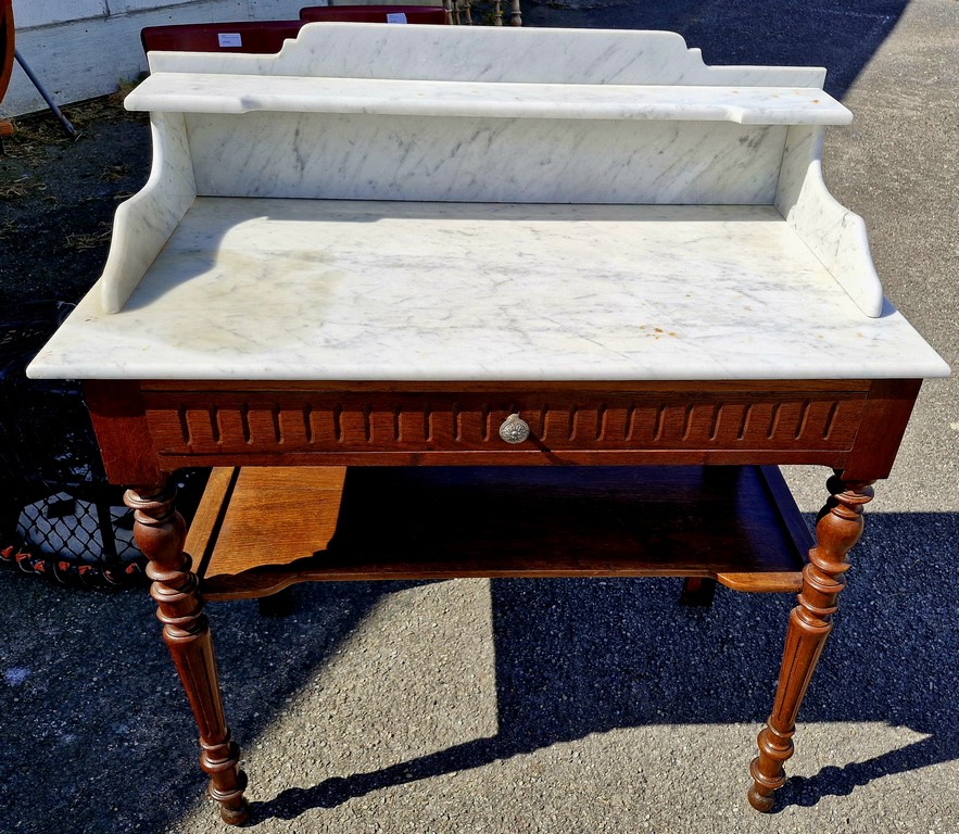 Table de toilette dessus marbre