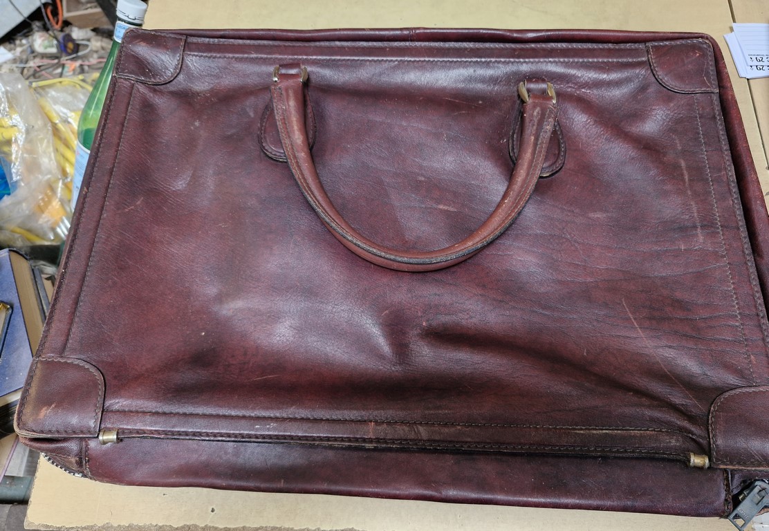 Valise en cuir vintage