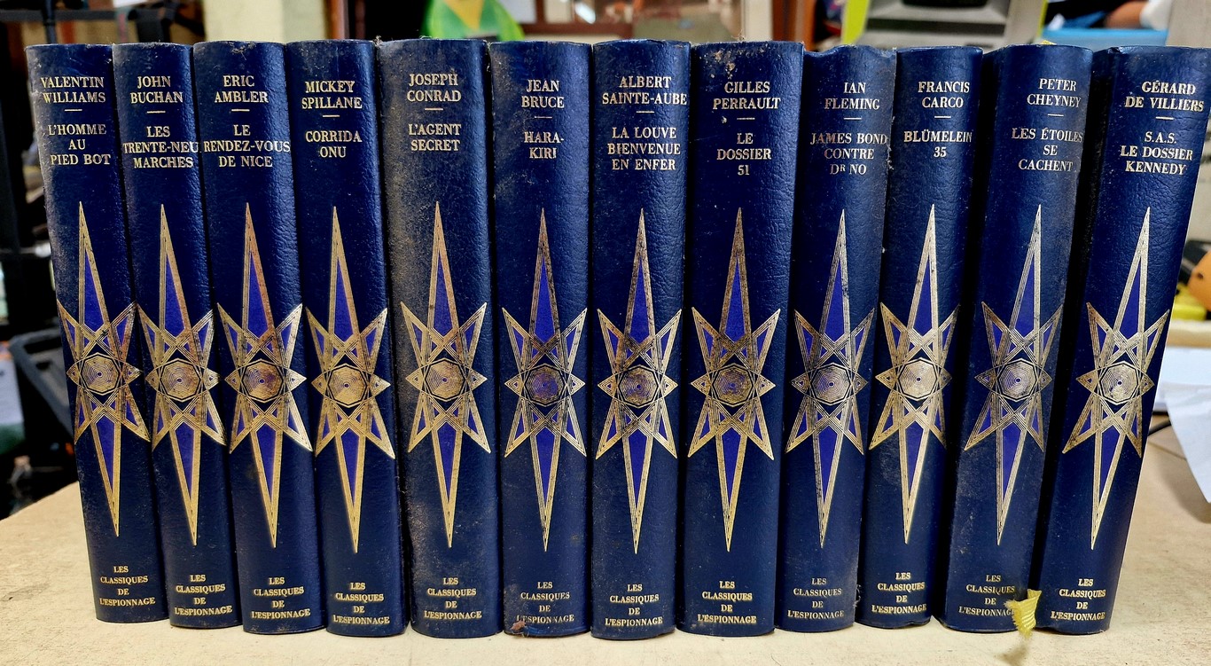 Ensemble de livres reliés "Les Classiques de l'Espionnage"