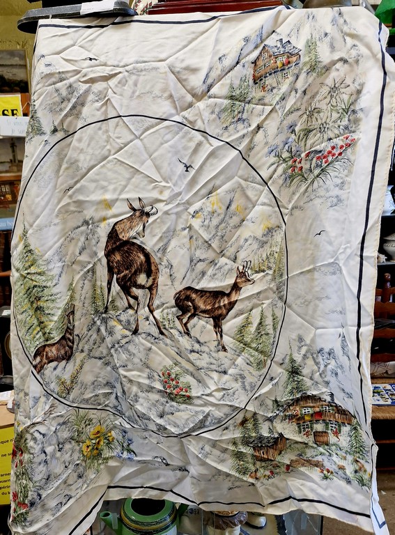 Foulard en soie à motif de chamois