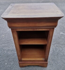 Table de nuit merisier style Louis Philippe sans porte