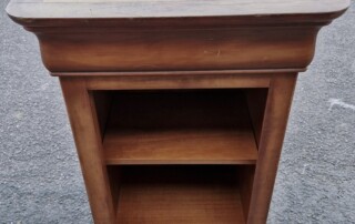 Table de nuit merisier style Louis Philippe sans porte