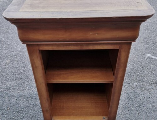 Table de nuit merisier style Louis Philippe sans porte