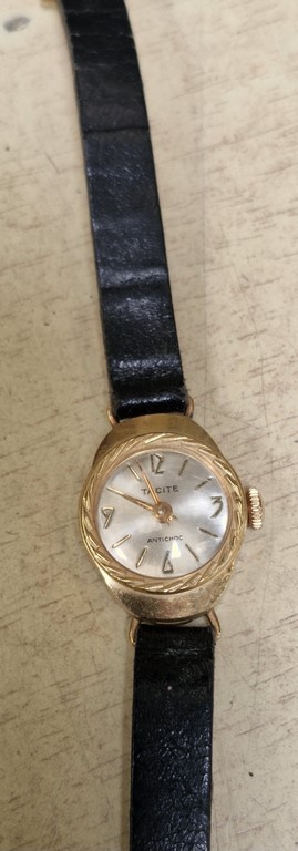 Montre femme en état de marche